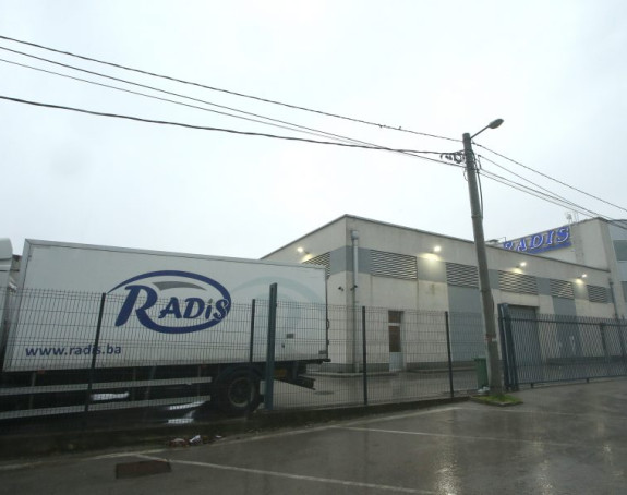 Продавали храну са истеклим роком трајања