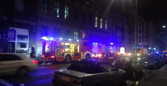 Beograd: Požar na vrhu stambene zgrade