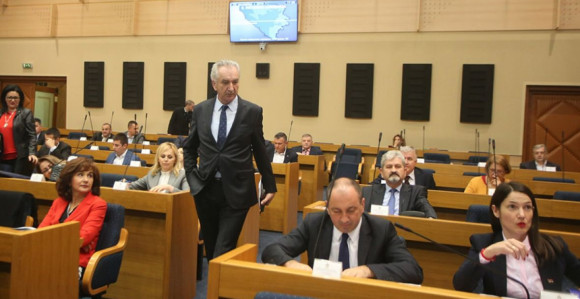 Šarović: "Strašno da ministar fizički napada poslanika"