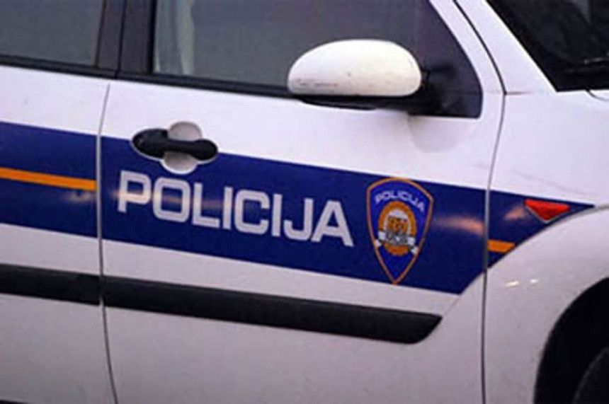 Policajac vozilom udario pješaka