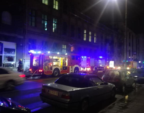 Beograd: Požar na vrhu stambene zgrade