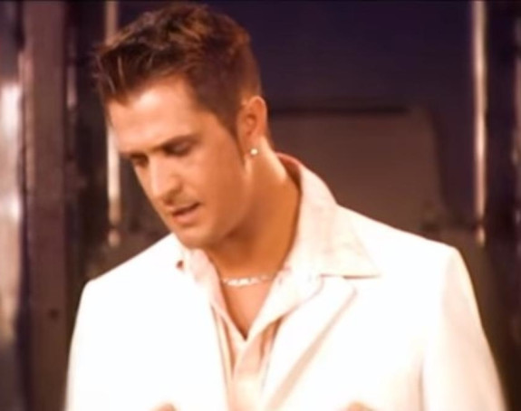 Nekada je bio vrlo popularan pevač a danas radi u osiguravajućem društvu!