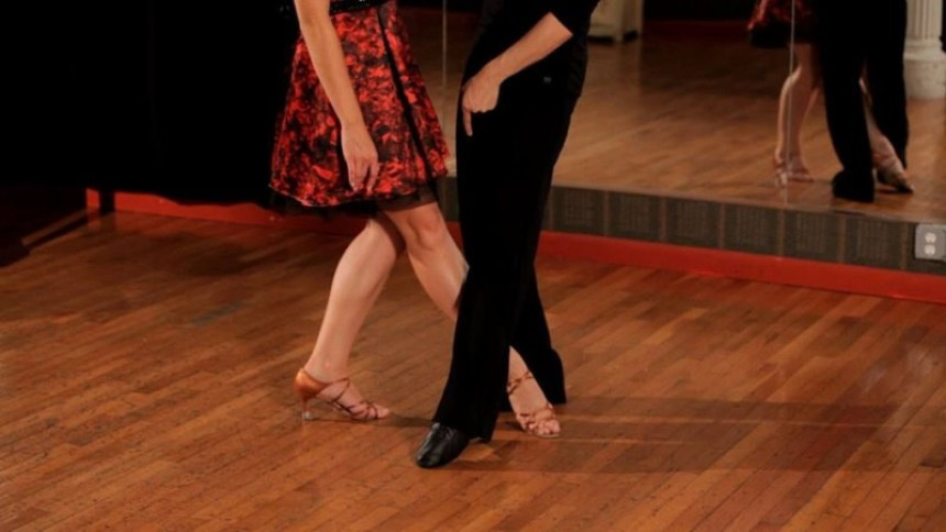 Šta se desi kada partnerka u plesu ima mnogo više kila nego muškarac! (video)