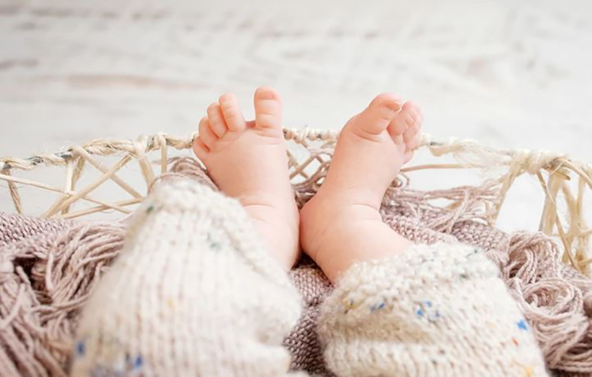 Беба умрла након што јој је дјед дао алкохол