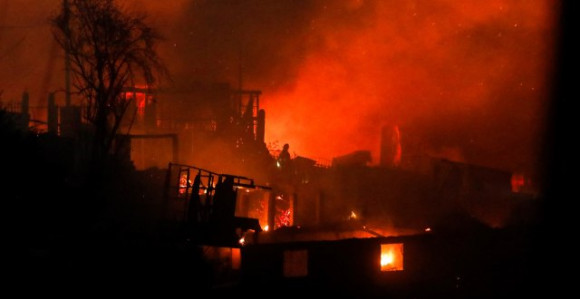 Пожар који је већ уништио 120 кућа подметнут?