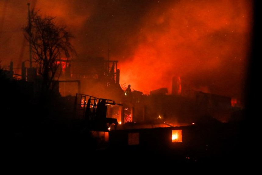 Пожар који је већ уништио 120 кућа подметнут?