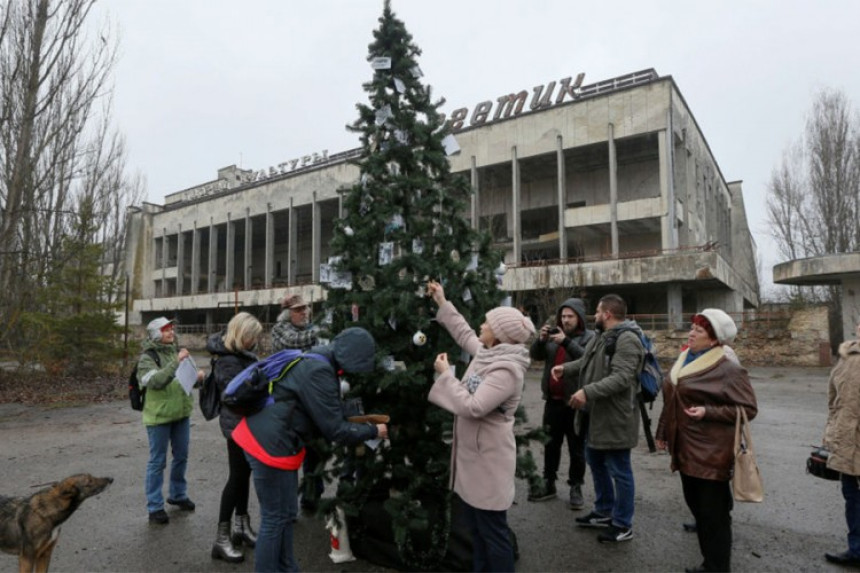 Украјински град након 33 године окићен јелком