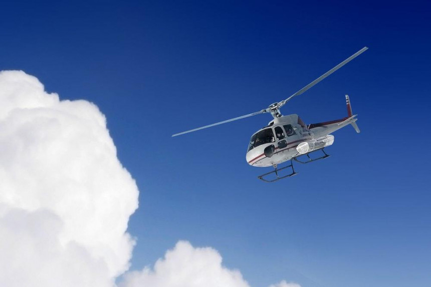 Nestao helikopter sa sedmoro ljudi na Havajima