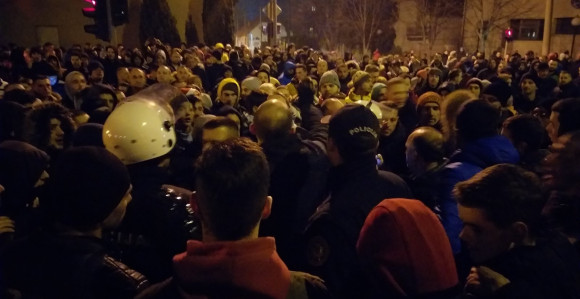 Никшић: Хапшења због каменовања полиције