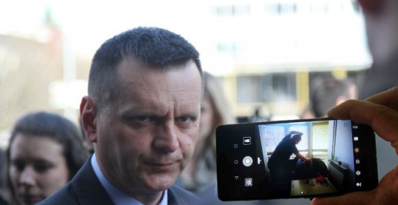 "Onaj ko ne može da kontroliše sebe, ne može ni moć koju ima nad policijom"