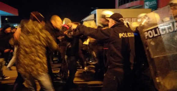 Sukob građana i policije u Nikšiću (VIDEO)