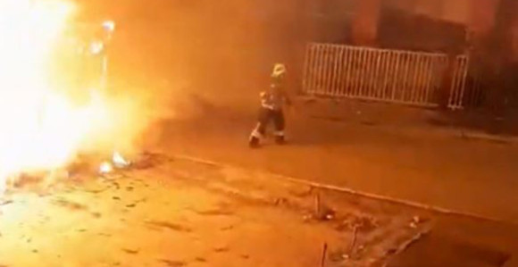 У пожару потпуно уништен напуштени објекат у Тузли