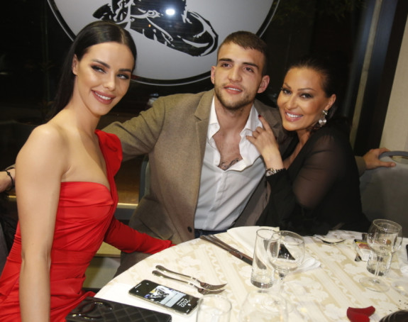 Ima se, može se - Ceca naručila pozlaćenu kolevku za bebu!