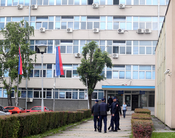 Izdavali tuđe poslovne prostore i uzimali novac