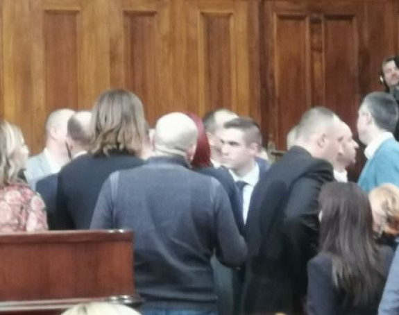 Obradović ušao i izazvao haos u Skupštini Srbije