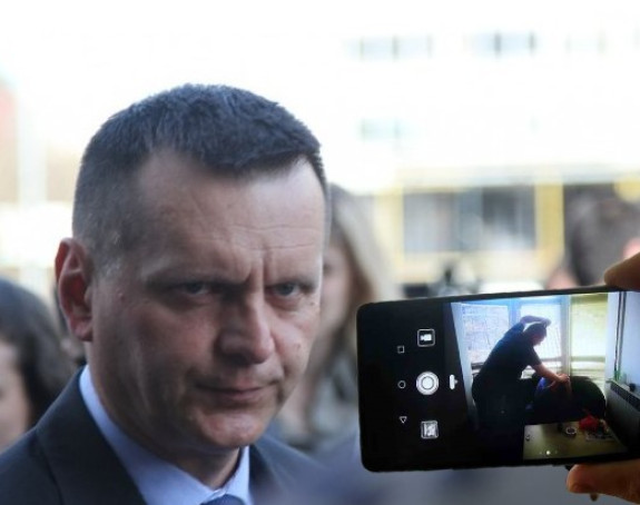 "Onaj ko ne može da kontroliše sebe, ne može ni moć koju ima nad policijom"