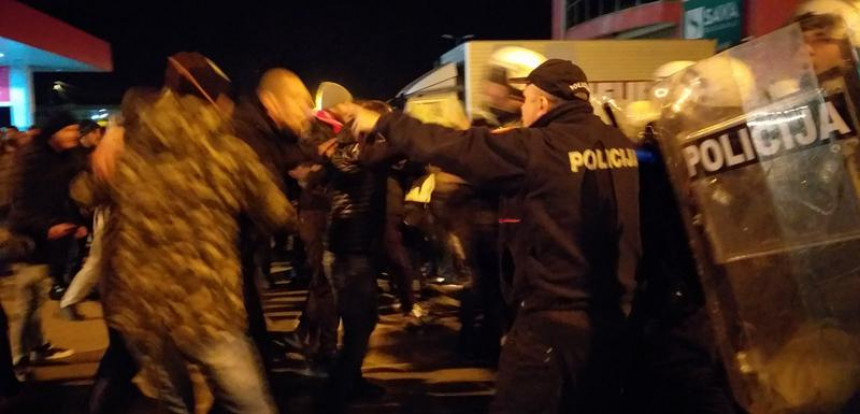 Sukob građana i policije u Nikšiću (VIDEO)