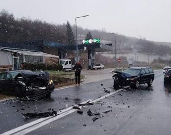 Težak sudar: Povrijeđene tri osobe na petlji Lašva