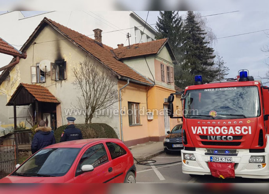 Evakuisan starac iz kuće zahvaćene požarom u PD