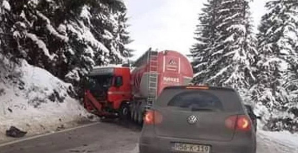 U nesreći kod Olova poginuo bračni par iz Tuzle