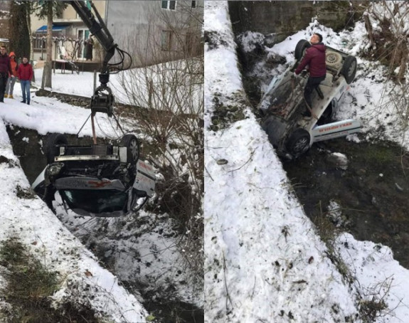 Automobil se prevrnuo na krov kod Zvornika