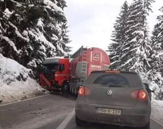 У несрећи код Олова погинуо брачни пар из Тузле