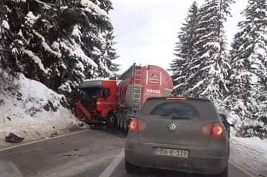 Teška nesreća kod Olova: Poginule dvije osobe