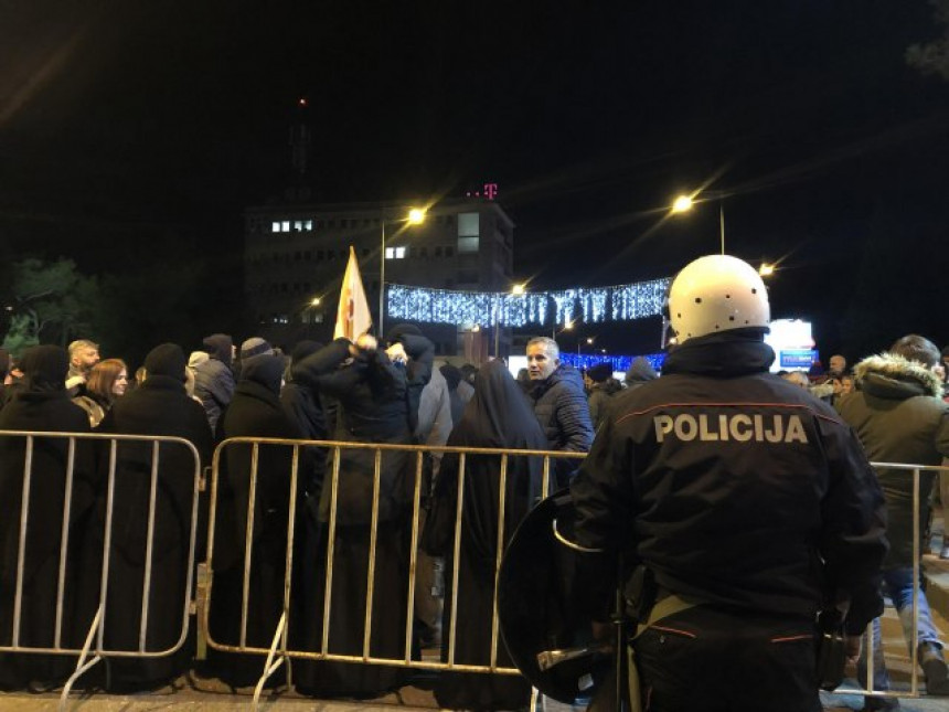 Protesti širom Crne Gore i večeras održani