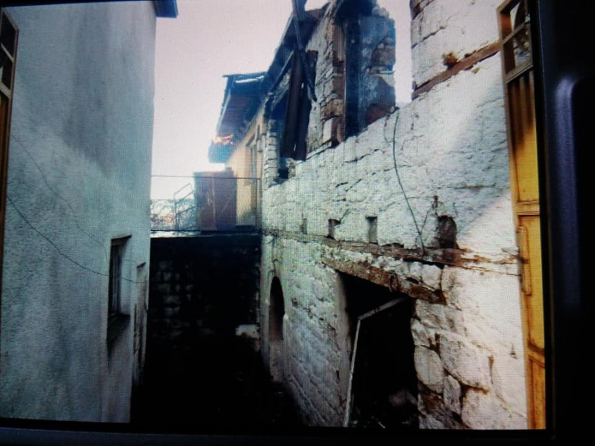 Запаљена српска кућа у Ораховцу, пожар се проширио