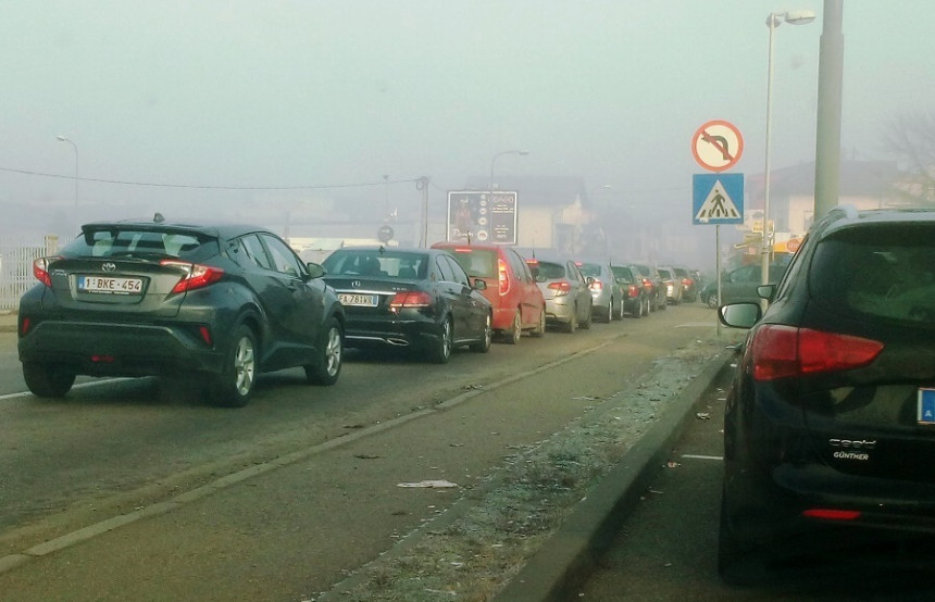 Gužva na izlazu iz BiH na prelazu Gradiška