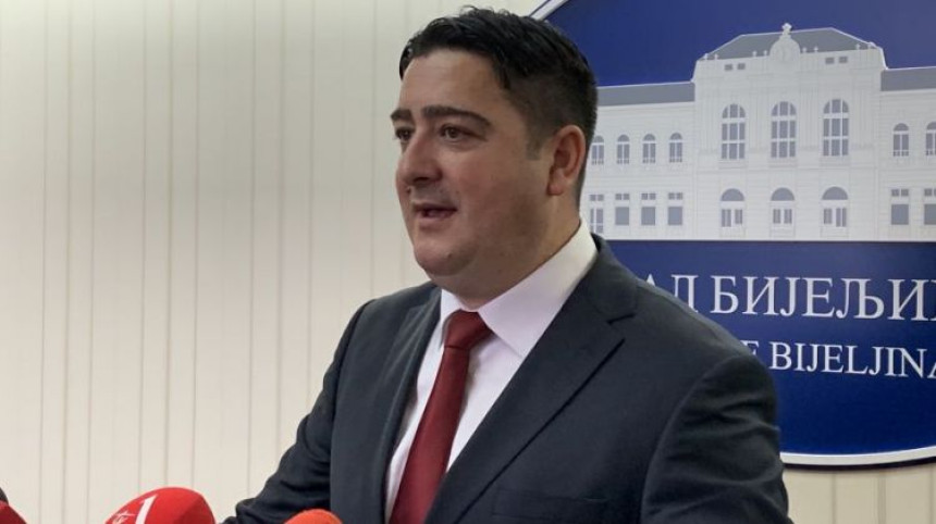 Neobaviješten ili se pravi da je tako?!