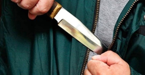 Prijetio nožem, pa ukrao novac od radnice marketa
