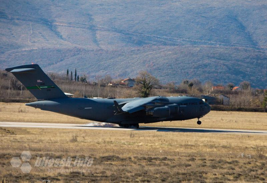 Ovim avionom su došli bh. vojnici iz Afganistana