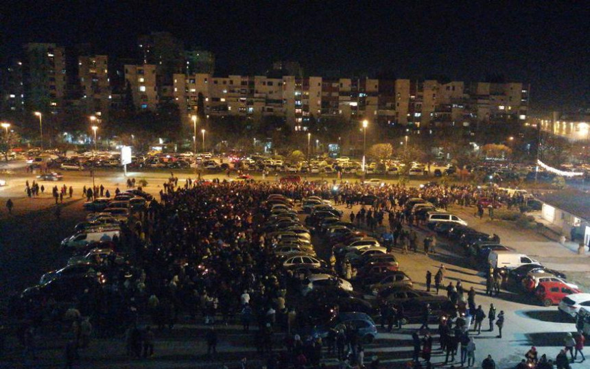 Više hiljada građana na litiji u Podgorici