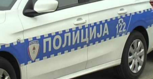Vozač povrijeđen pri slijetanju auta na putu