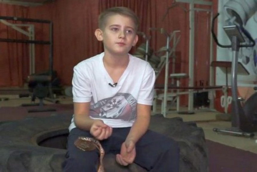 Овај 11-годишњак је најјаче дете у Русији! (видео)