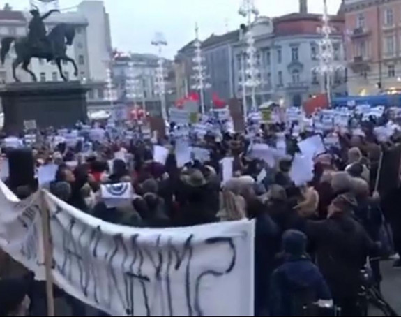 Протест против градоначелника Милана Бандића
