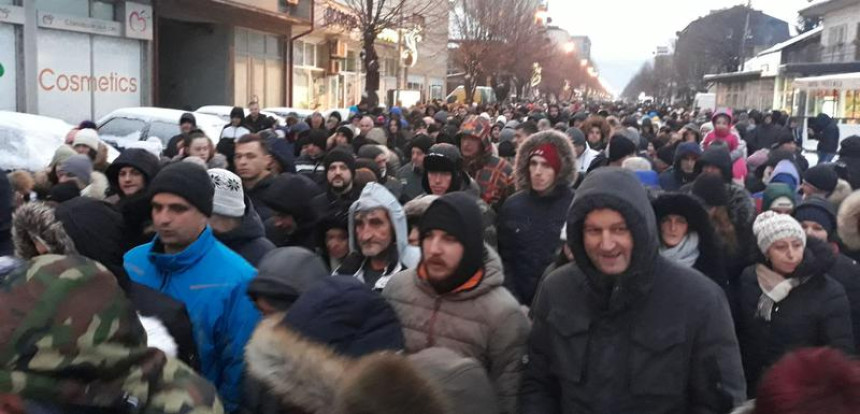 Molebani i mirne litije u gradovima širom Crne Gore