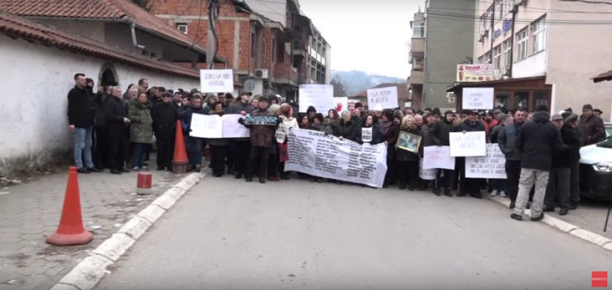 Албанци хтјели да спријече паљење бадњака