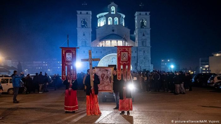 Gubi li Đukanović tlo pod nogama?