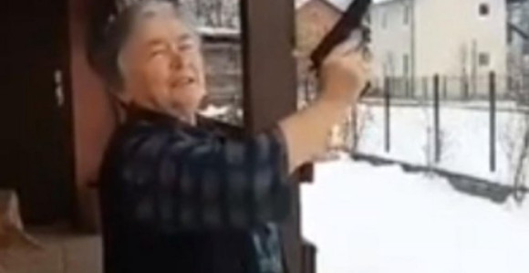 Baka sa Romanije hit ovog Božića, evo kako je čestitala!