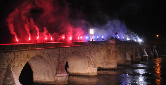 Delije "zapalile" ćupriju u Višegradu