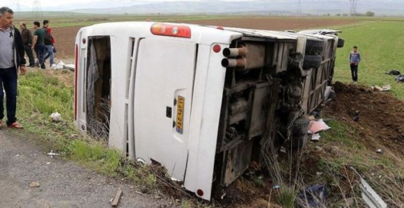 Autobus sletio s puta, poginulo 19 ljudi