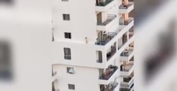 Španija: Dijete hodalo po ivici zgrade (VIDEO)