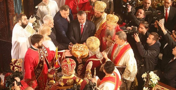 U hramu obavljen čin lomljenja slavkog kolača