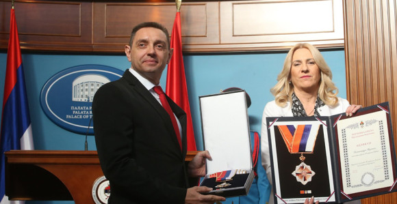 Vulinu Orden zastave RS sa zlatnim vijencem