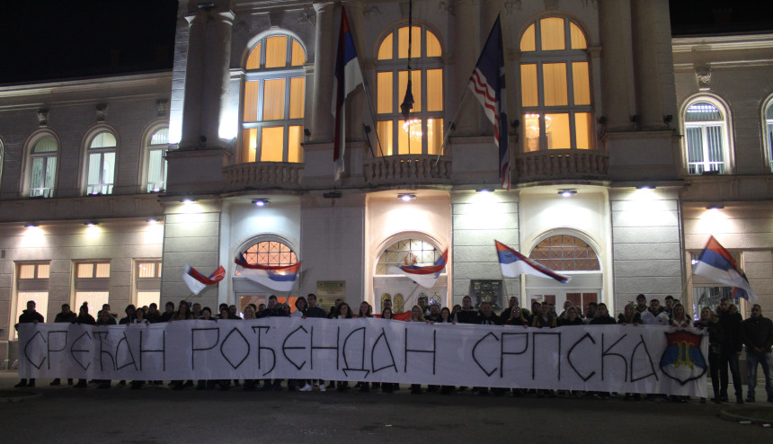 SDS: Bakljada u Bijeljini u čast Republike Srpske