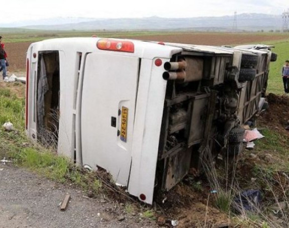 Autobus sletio s puta, poginulo 19 ljudi