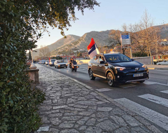 Kolone vozila u čast Republike Srpske