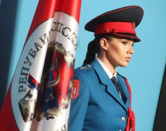 Ponosna i bogata policajka sa Azurne obale?!